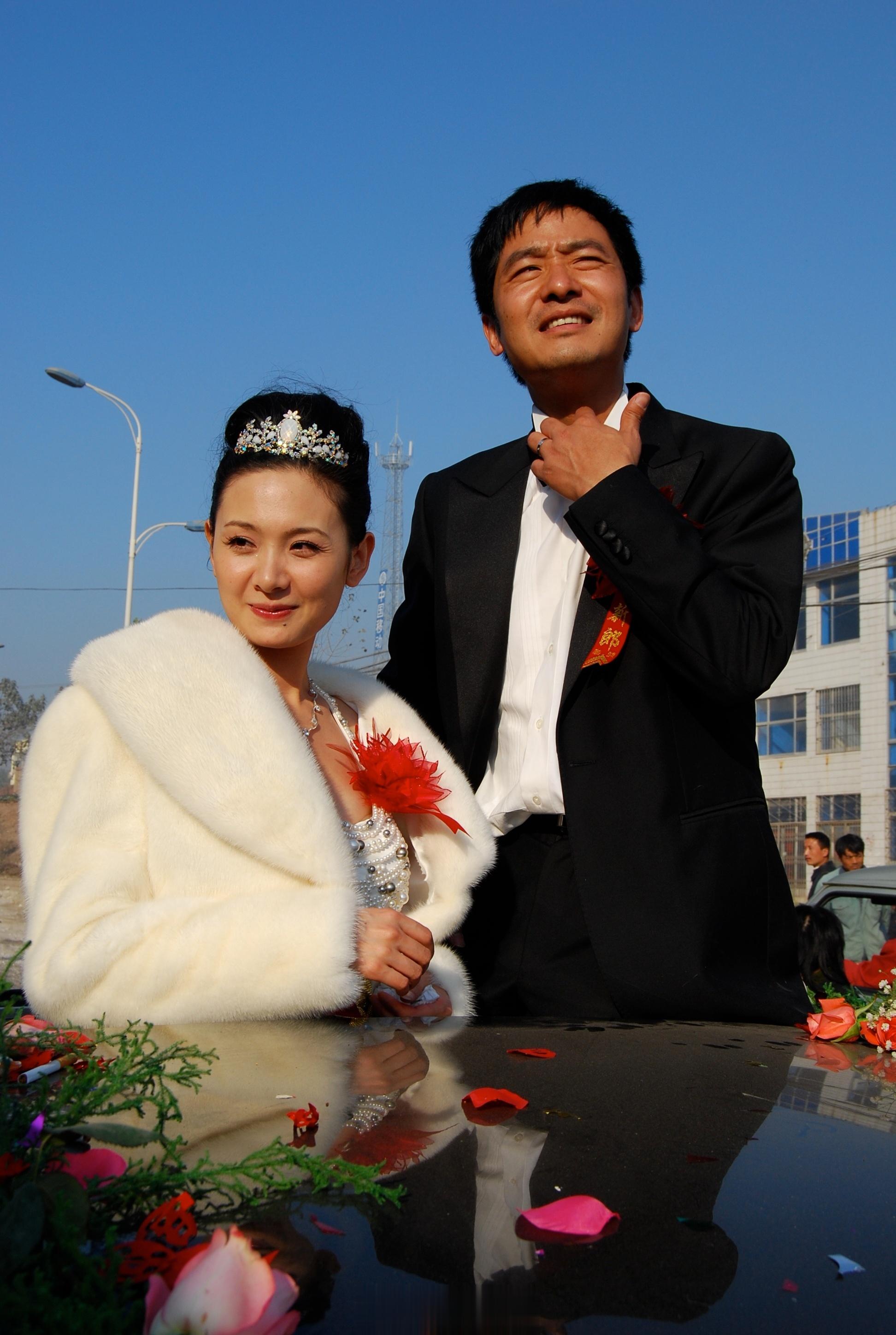 程莉莎郭晓东十六年婚纱照对比程莉莎真的是很难得啊，10多年前女明星湖北独女嫁山东