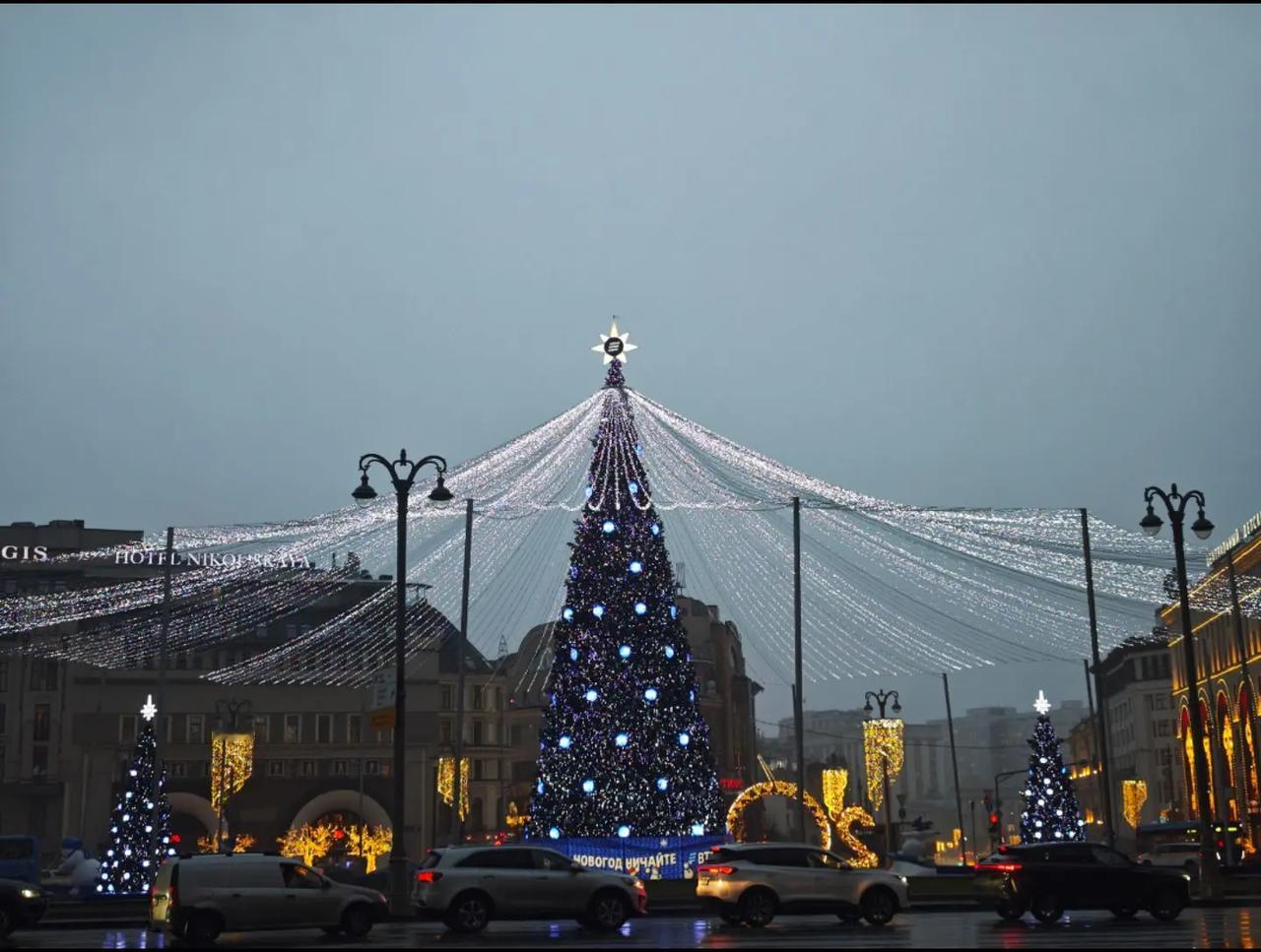 莫斯科也下雪 2026到2926转眼九百年沧海桑田与我同在罗刹向东 1798户外
