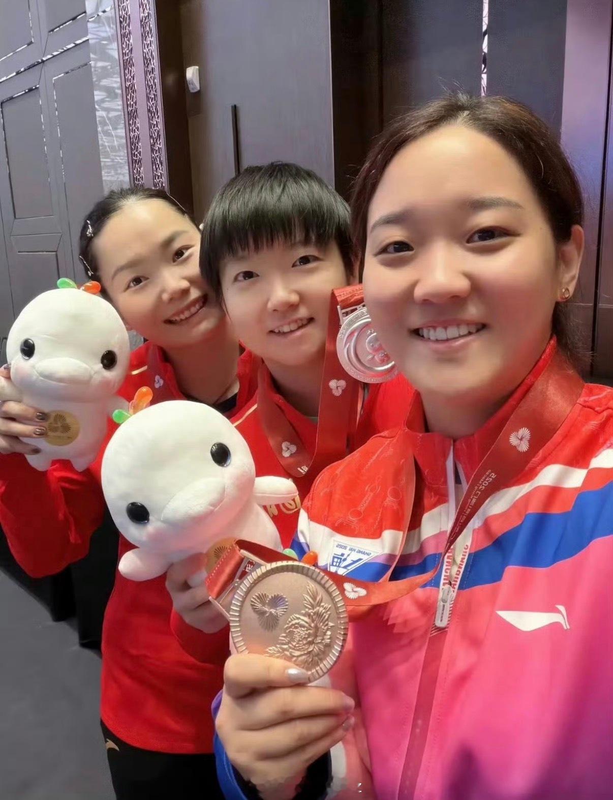 【十二年坚守终谢幕！孙铭阳官宣退出国家队：伤病无奈暂别，一句“有召必回”戳中泪点