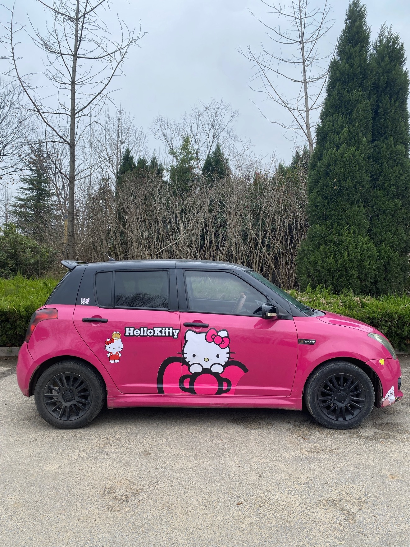 其实感觉铃木雨燕真的挺适合当女生的第一台练手车，小巧好开、省心省油，颜值还高。油