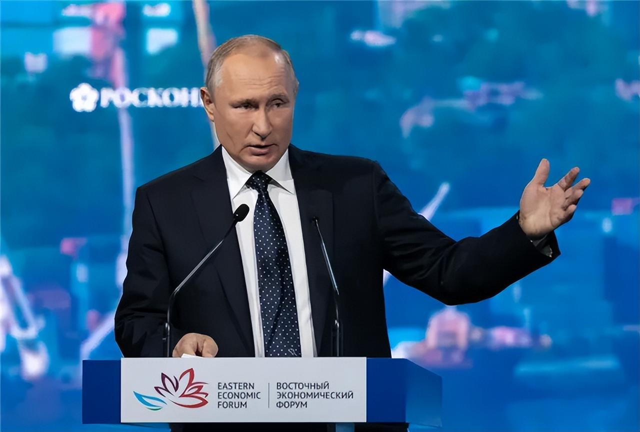 2026年海上管控力度持续收紧，全球多条关键航道里，一批来路不明的大型油轮频繁穿