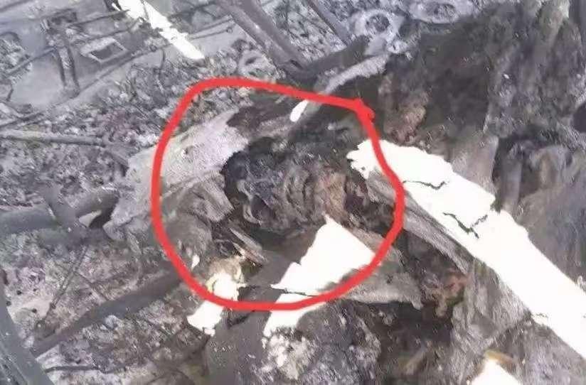 士兵遗体大曝光！

特朗普“营救闹剧”彻底崩盘！美军运输机残骸现士兵遗体，伊朗军