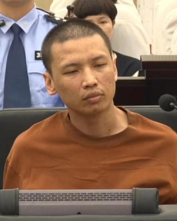 缅北魏怀仁外甥陈大卫，看这表情，还是那么狂！一丝丝都没变！去年接受采访，狂得没边