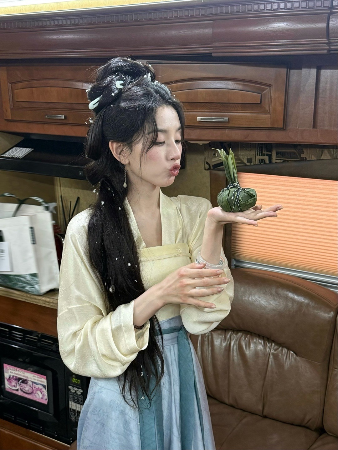 孙凡清比宋祖儿好听孙凡清多了一丝清冷的味道孙凡清三字清冷又温柔，褪去艺名的稚气感