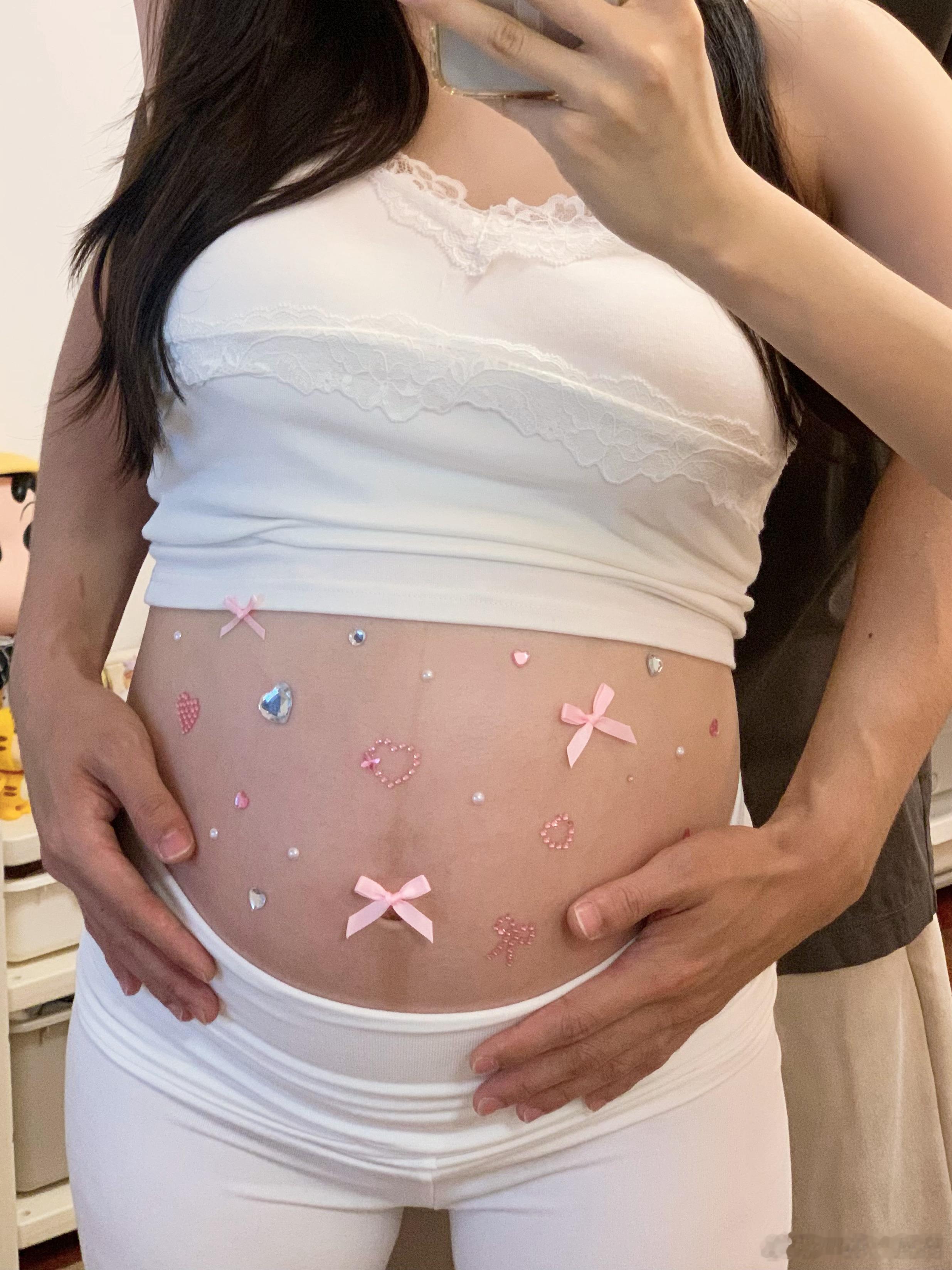 嗯..多少还是有点日常的不工作的时候就在家拍猫嘻嘻本来还蛮喜欢吃燕窝的 自从整个