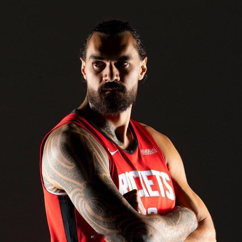 亚当斯本赛季的进攻篮板率高达22.1%，有望打破他自己保持的NBA纪录（上赛季为