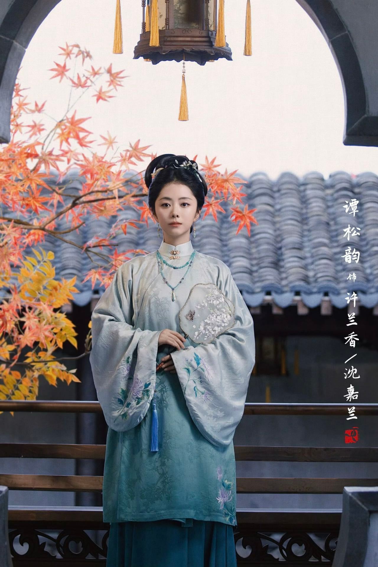 谭松韵古装仪态，在江南园林里尽显温婉，每一帧都像古画[打call][打call]