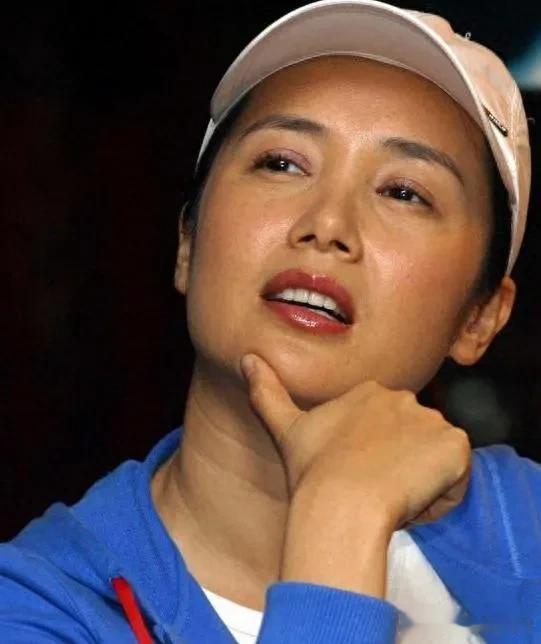 著名女演员蒋丽雯的经历和持家事件引起了广泛关注。作为一名五十多岁的女演员，蒋丽雯