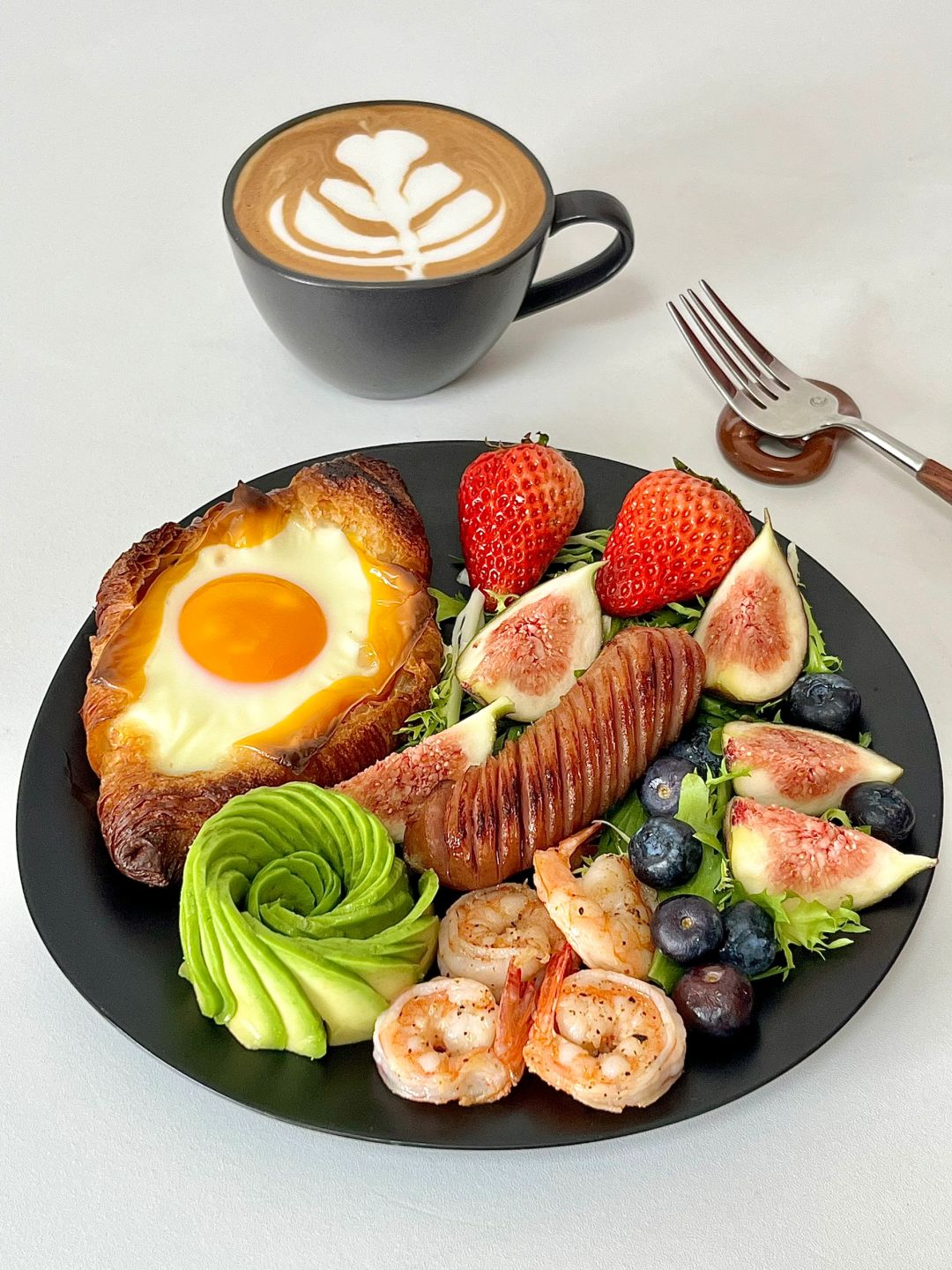 元气早餐|太阳蛋可颂🥐虾仁🍤烤肠☕拿铁
