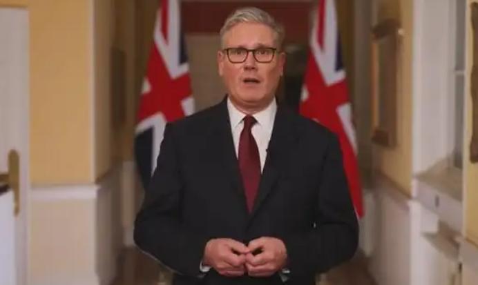 3月1日，英国首相斯塔默正式拍板，允许美军借用英国的军事基地，去打击伊朗的导弹设