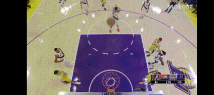 杨瀚森懊恼摇头第一罚居然没中，杨瀚森也是懊恼的摇摇头，调整后第二罚稳稳命中。 ​