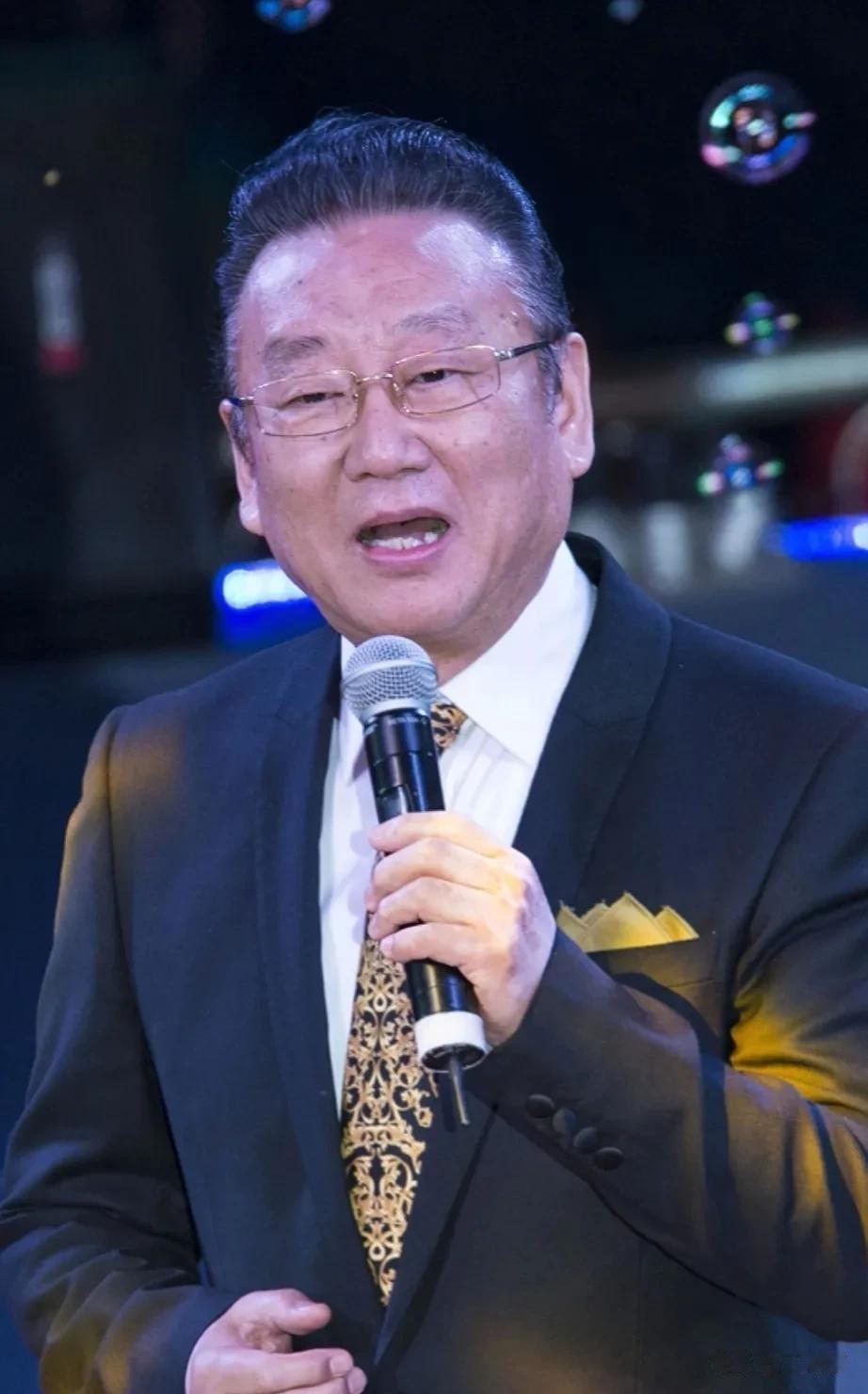 春晚后台，李谷一调侃蒋大为:我可听说了，有一次你唱牡丹之歌，刚唱第一句，啊，牡丹