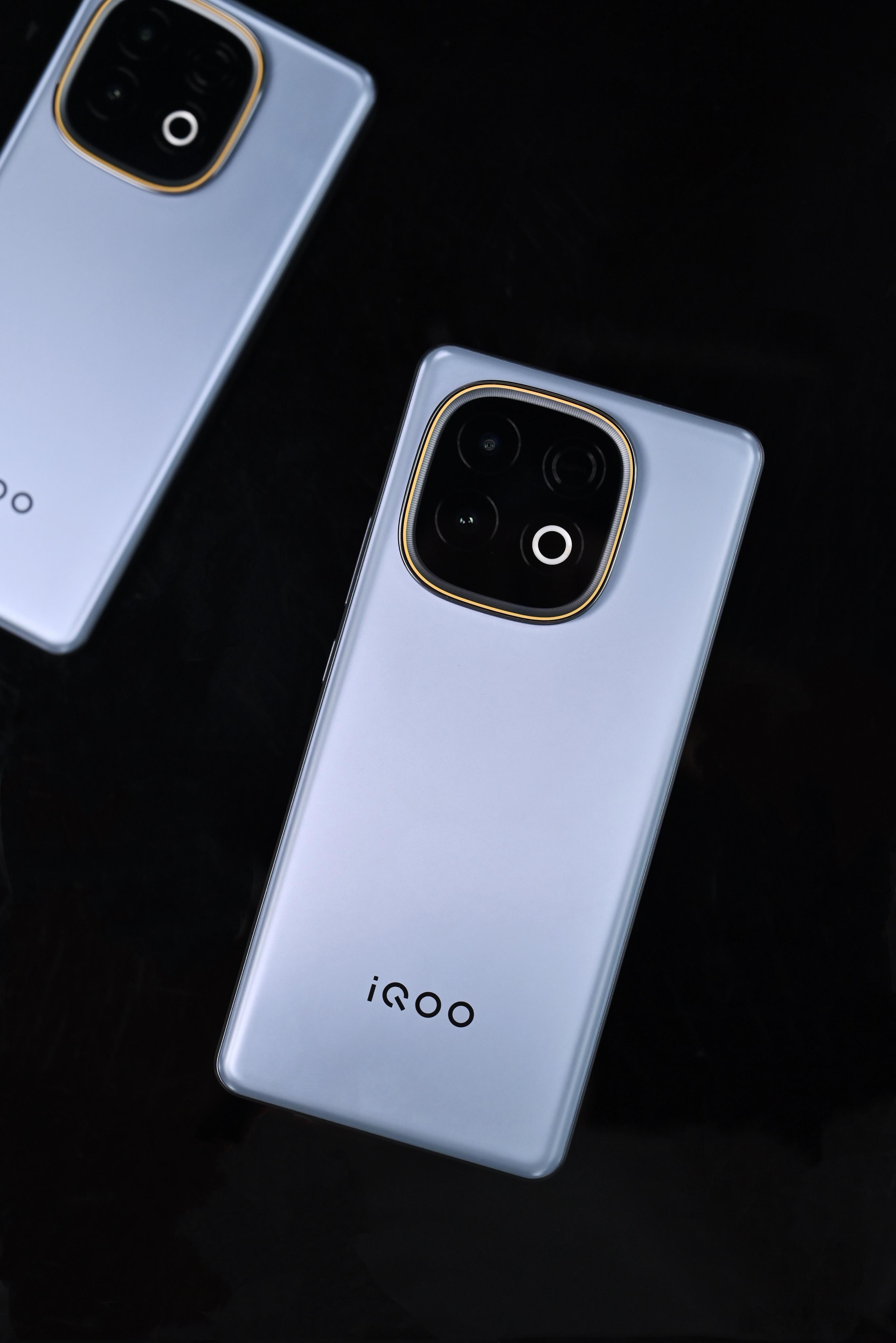 iQOO Z10 Turbo+图赏，8000mAh的大电池！天玑9400+处理器