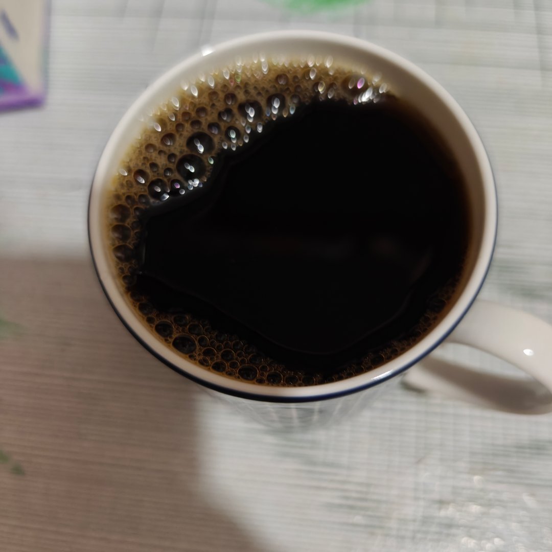 今天又是碌碌无为但开开心心的一天，不用强求圆满，轻松度日就十分惬意。 