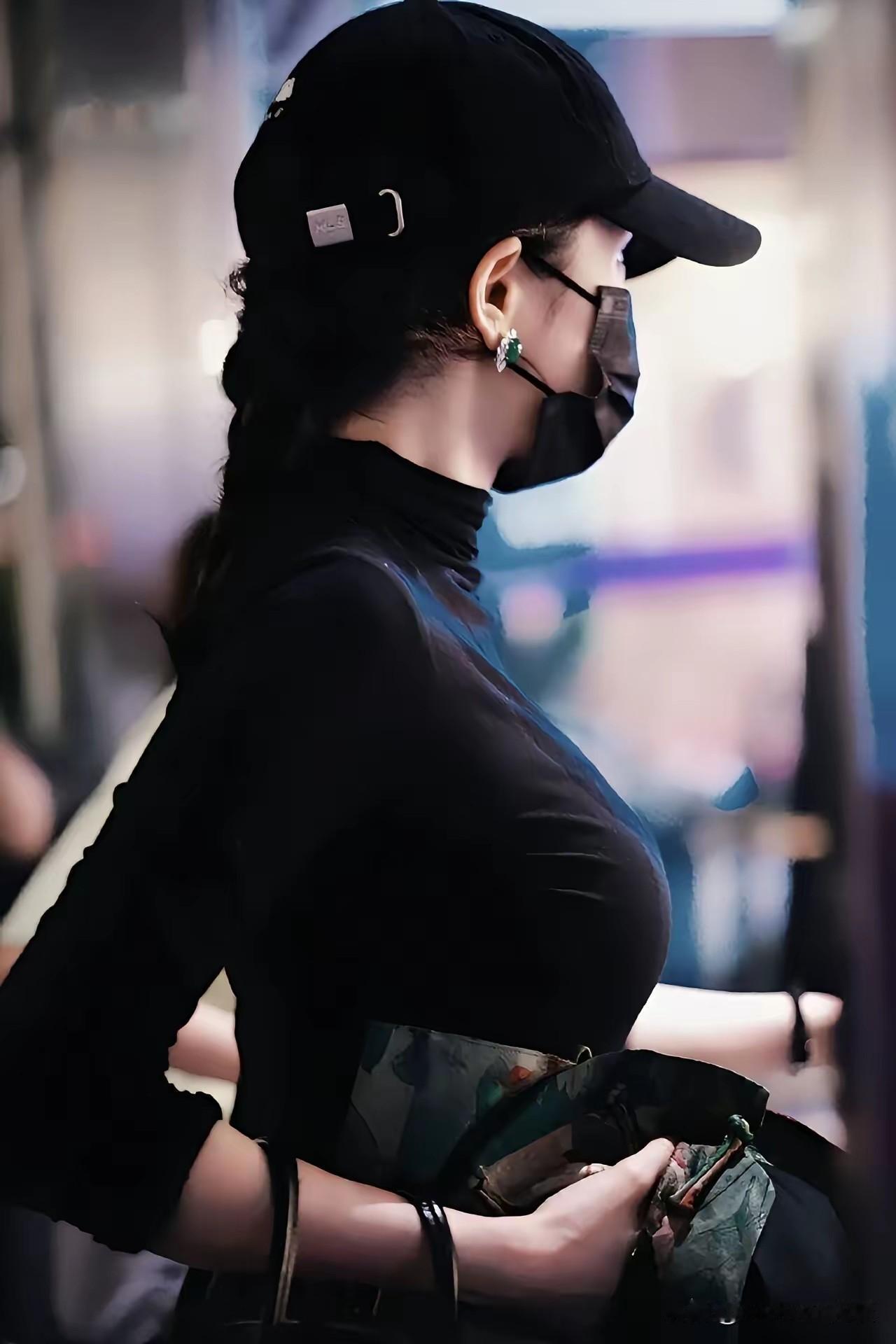 杨幂不愧为顶流这么多年，颜值身材一直在线，给她幸福。杨幂  生图