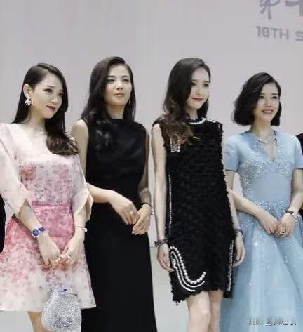 我记得2015年是唐嫣年诶，因为她2015年不仅有爆剧，而且从1月到7月，唐嫣的