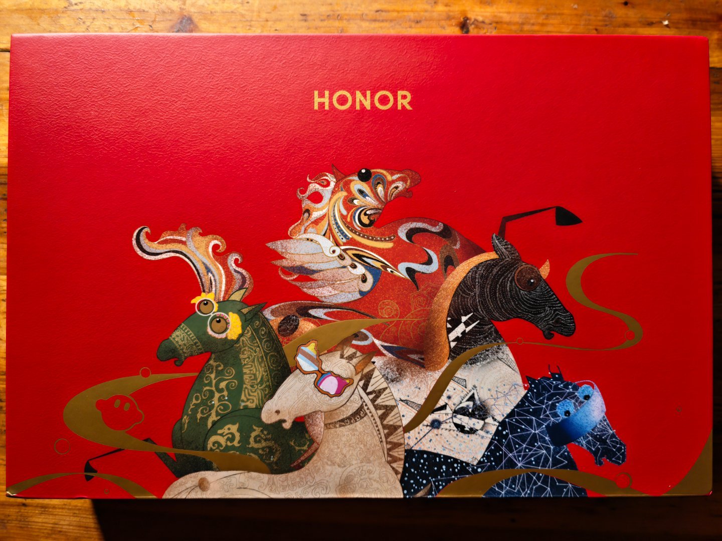 1克黄金竟能打造一张完整黄金婚书这个有点意思，喜庆吉祥。那么2毫克呢？康康荣耀新