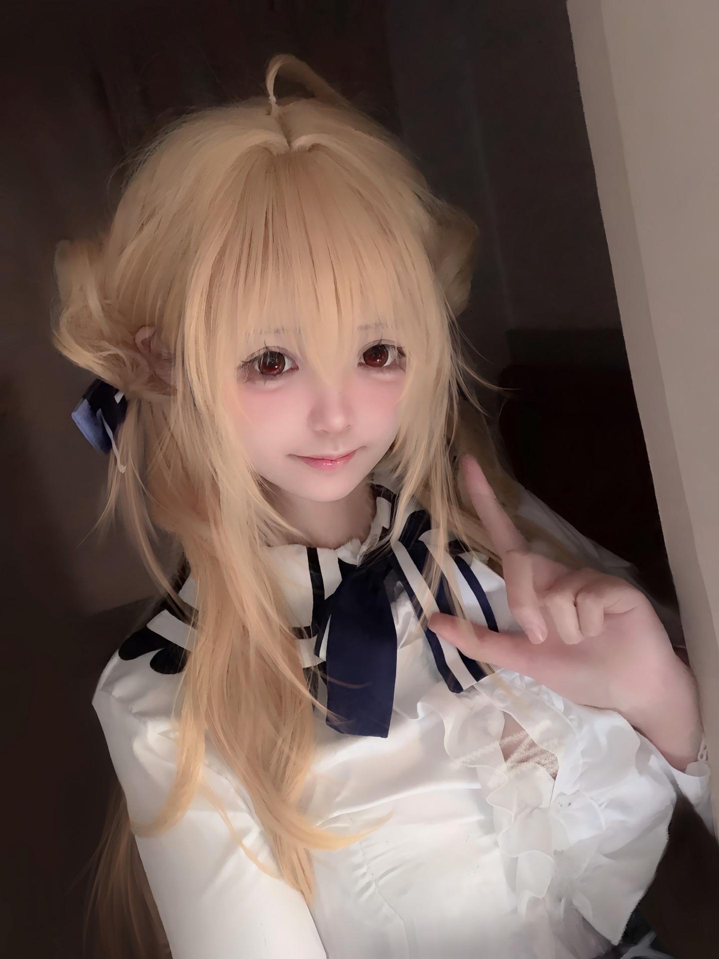 果然欧尼还是喜欢我这样的妹妹对吧><