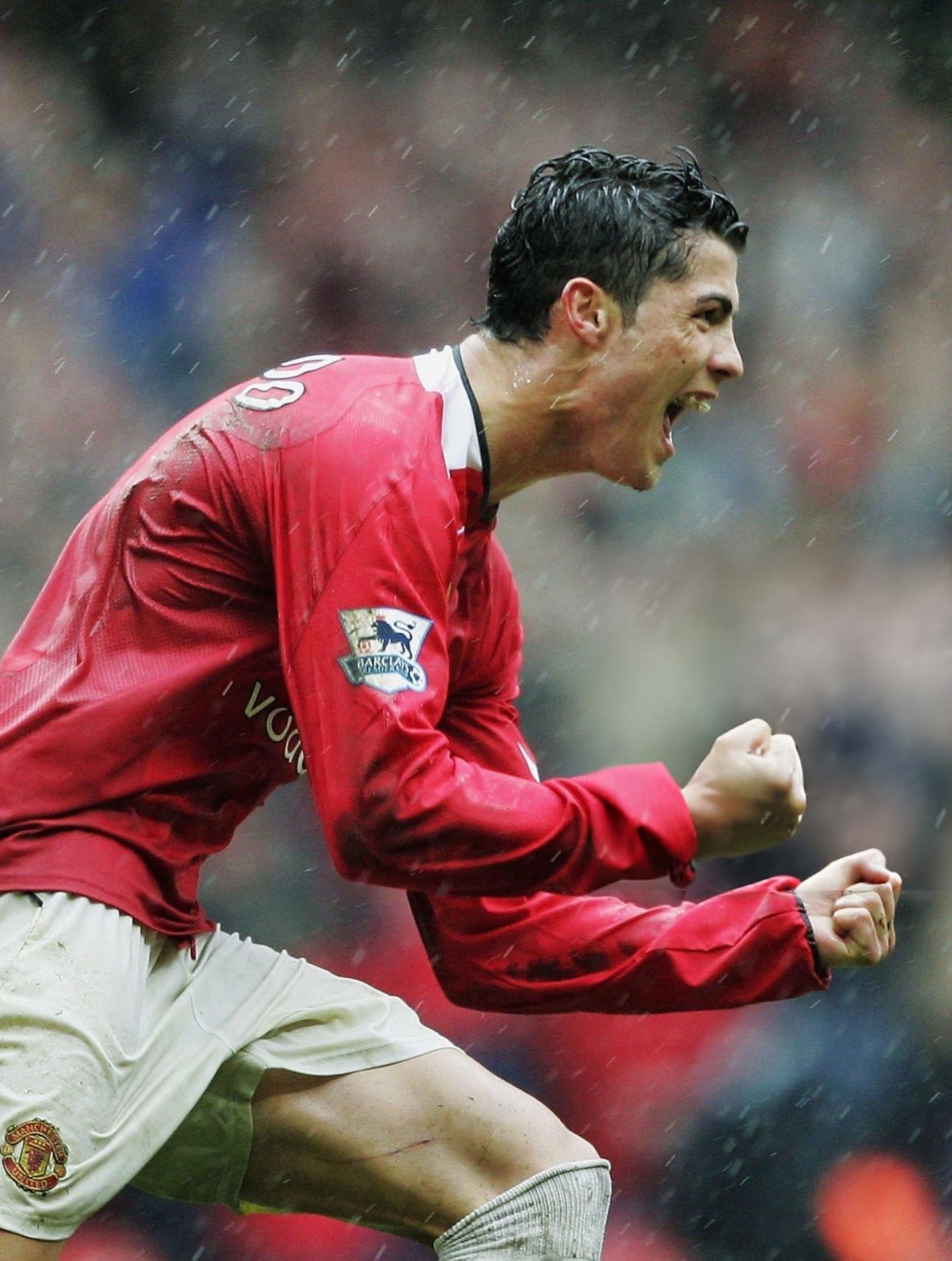 C罗c罗 泥塘打滚的卷毛小狗P5喉结悬挂的汗珠反光了球衣的红色 