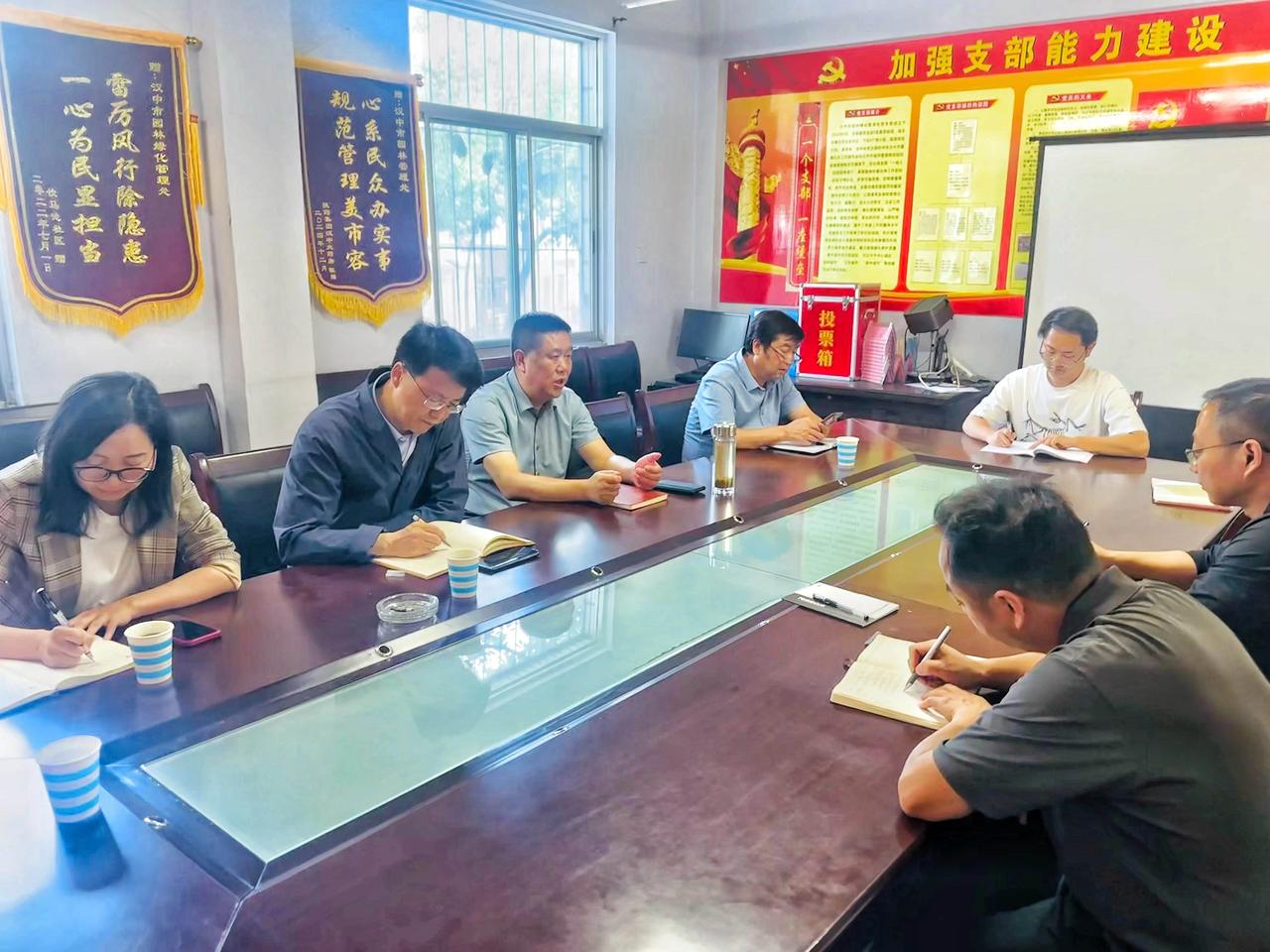 【汉中城管将严惩电力、通讯、交通信号设施施工中致行道树“截头”等毁绿恶行】5月1