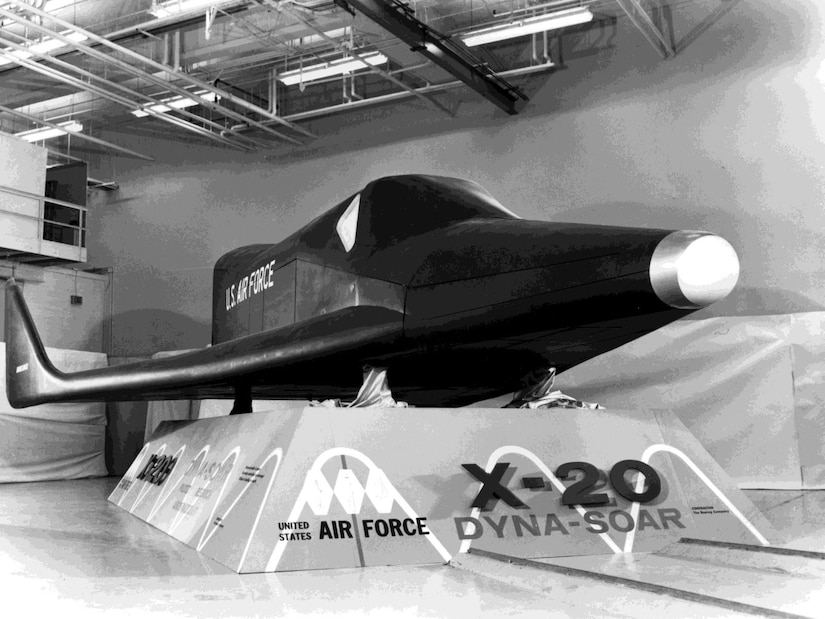 烽火问鼎计划 1957年。美国空军启动了“动力滑翔者”（Dyna-Soar）计划