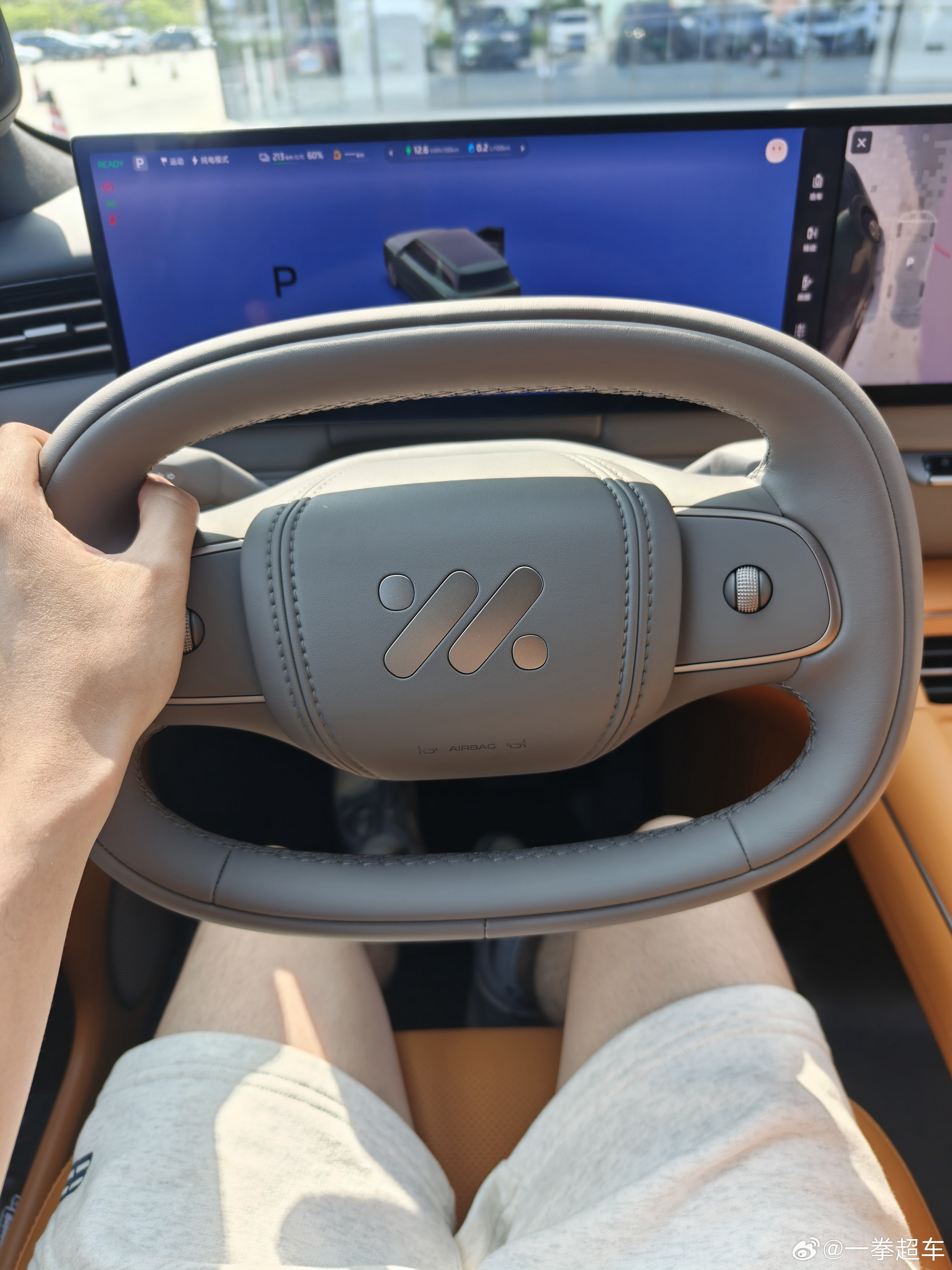 LS8六座版后排明显没有5座的舒适，5座的后排真的太好了。这车开起来也挺优秀的，