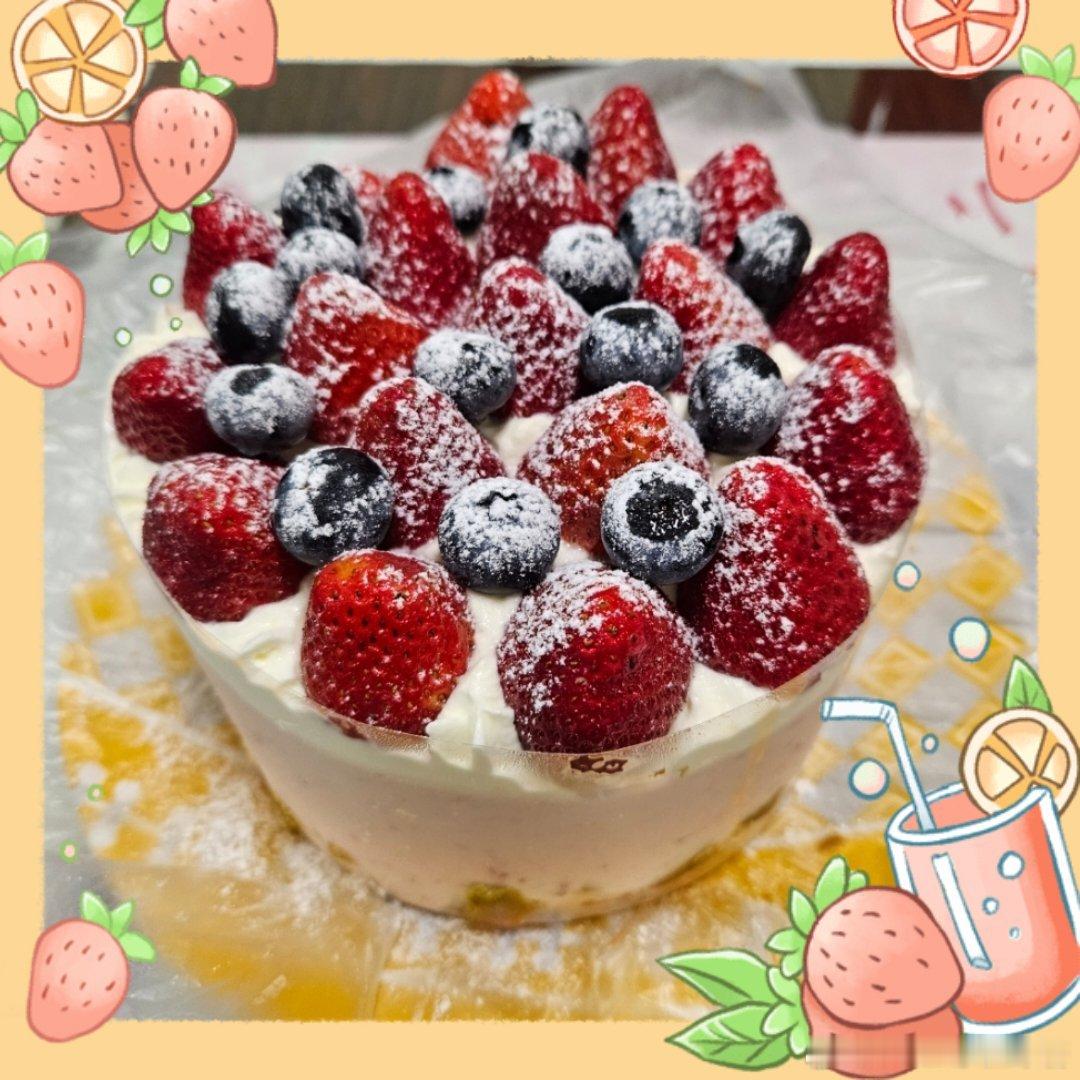 謝謝二嫂做給我的生日蛋糕 ，二哥說今年草莓很貴，還是買了一籃讓二嫂做我喜歡的巴斯