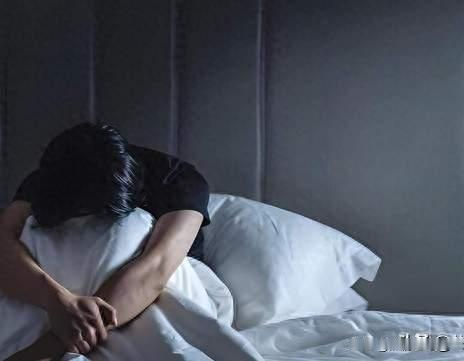 焦虑症一旦开始恶化，大脑功能受损后，身体会出现5个明显变化！