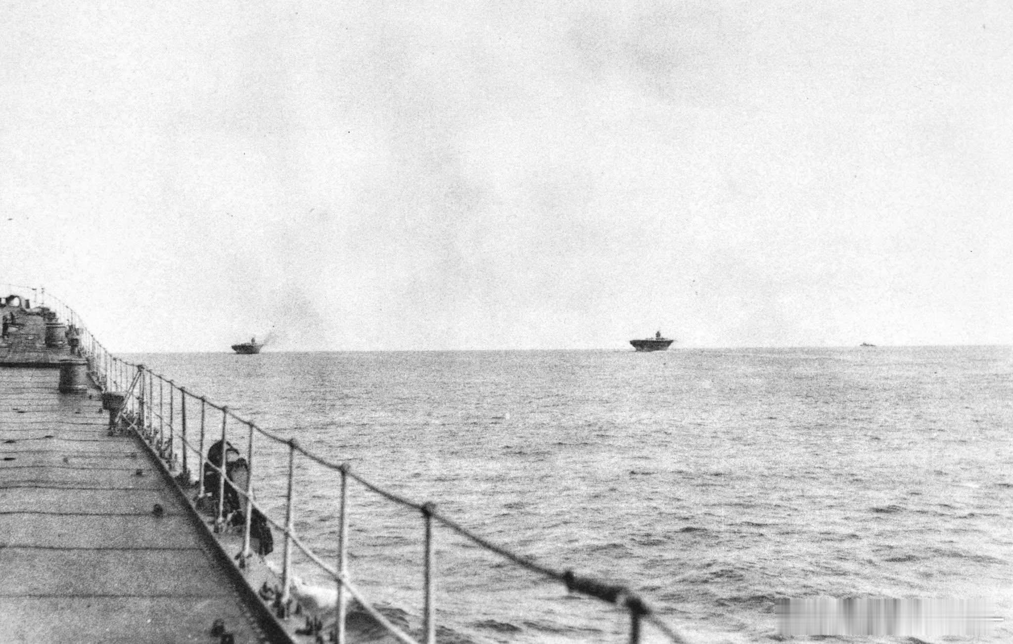 从羽黑号重巡洋舰上拍摄的双鹤，摄于珊瑚海海战后军事历史全触达中外舰闻烽火问鼎计划