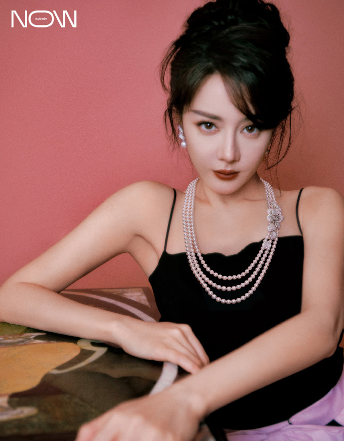 迪丽热巴MarieClaireNOW春季刊封面迪丽热巴只想把角色演好新鲜出炉的迪