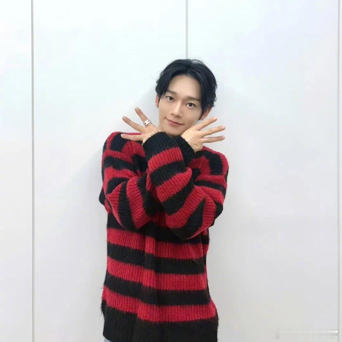 金钟大老婆将原来ins的私密账号转为公开账号，里面有孕期照片还有孩子照片，嫂子还