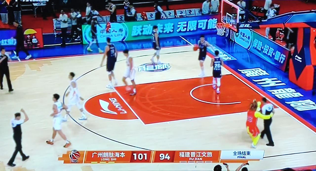 广州101-94击败福建，继续保持着季后赛与北控的竞争。
广东打输福建，广州胜了