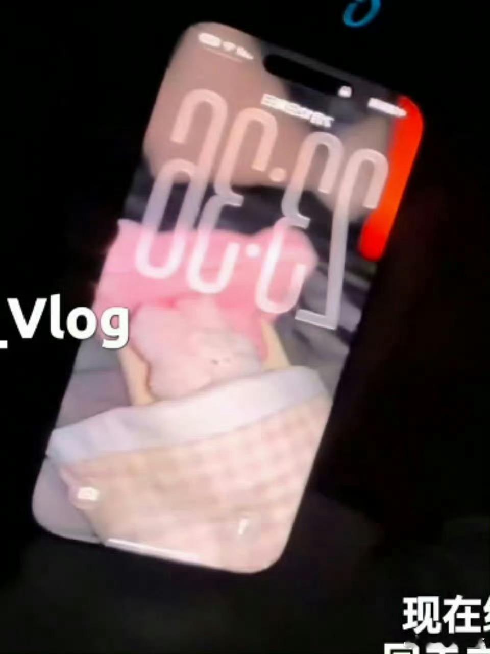 苏新皓换手机壁纸了追苏新皓的女孩子都喜欢这样的他吧，壁纸是小兔子，粉粉嫩嫩的和苏