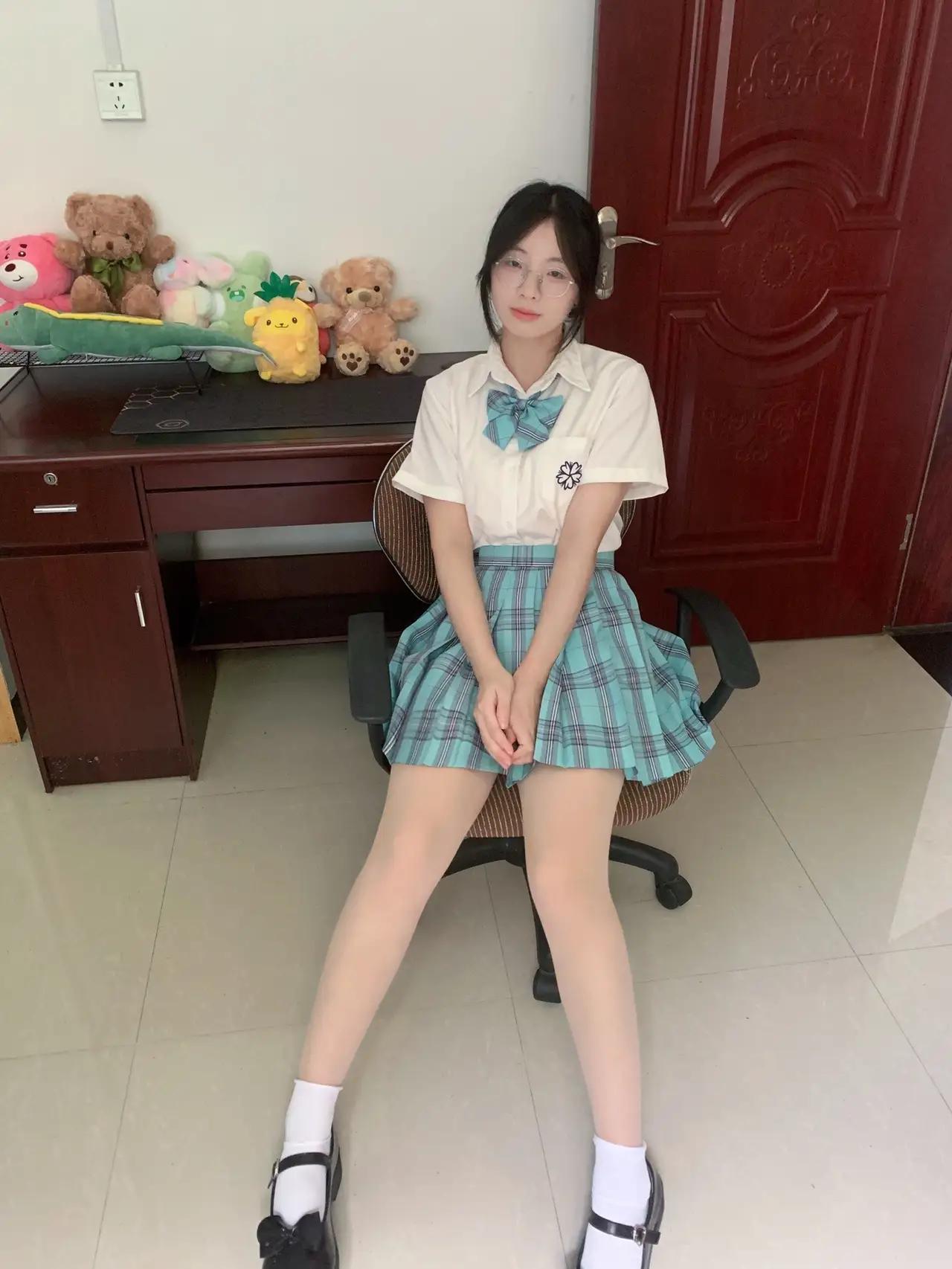 元气少女坐办公室，可爱与职业并存！👩‍💻💕时尚穿搭之美少女美照分享 怎么穿