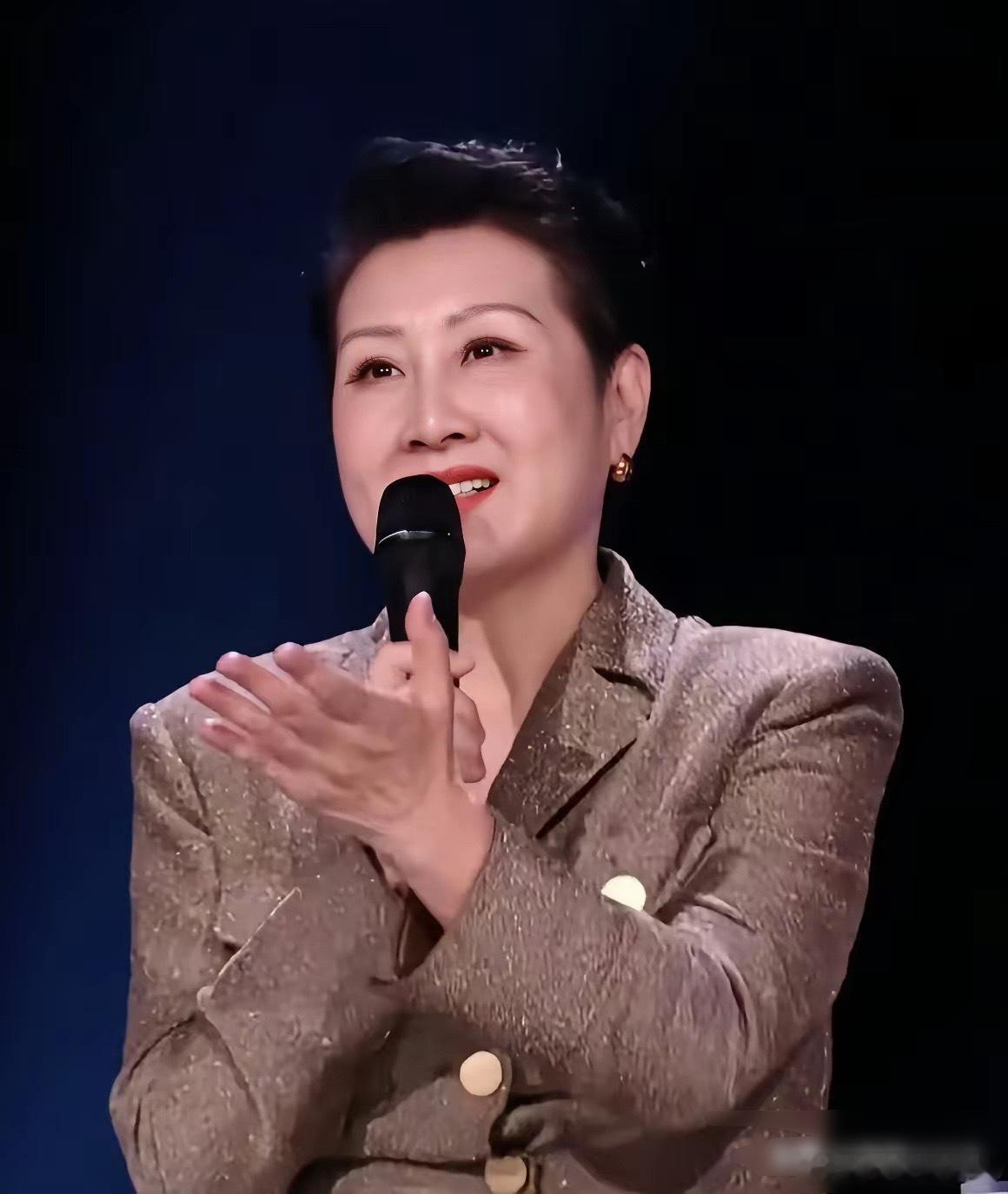 你们有没有发现，张凯丽真的太不对劲了她都已经63岁的人了，怎么还这么不会说话啊？