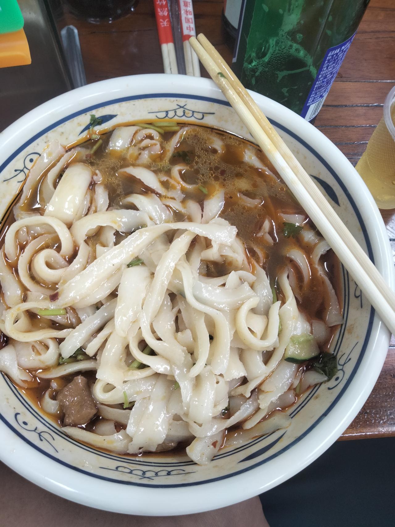 山西刀削面
中午吃饭，几个人想吃面，第一印象就是山西刀削面，量大味儿正，吃得饱饱