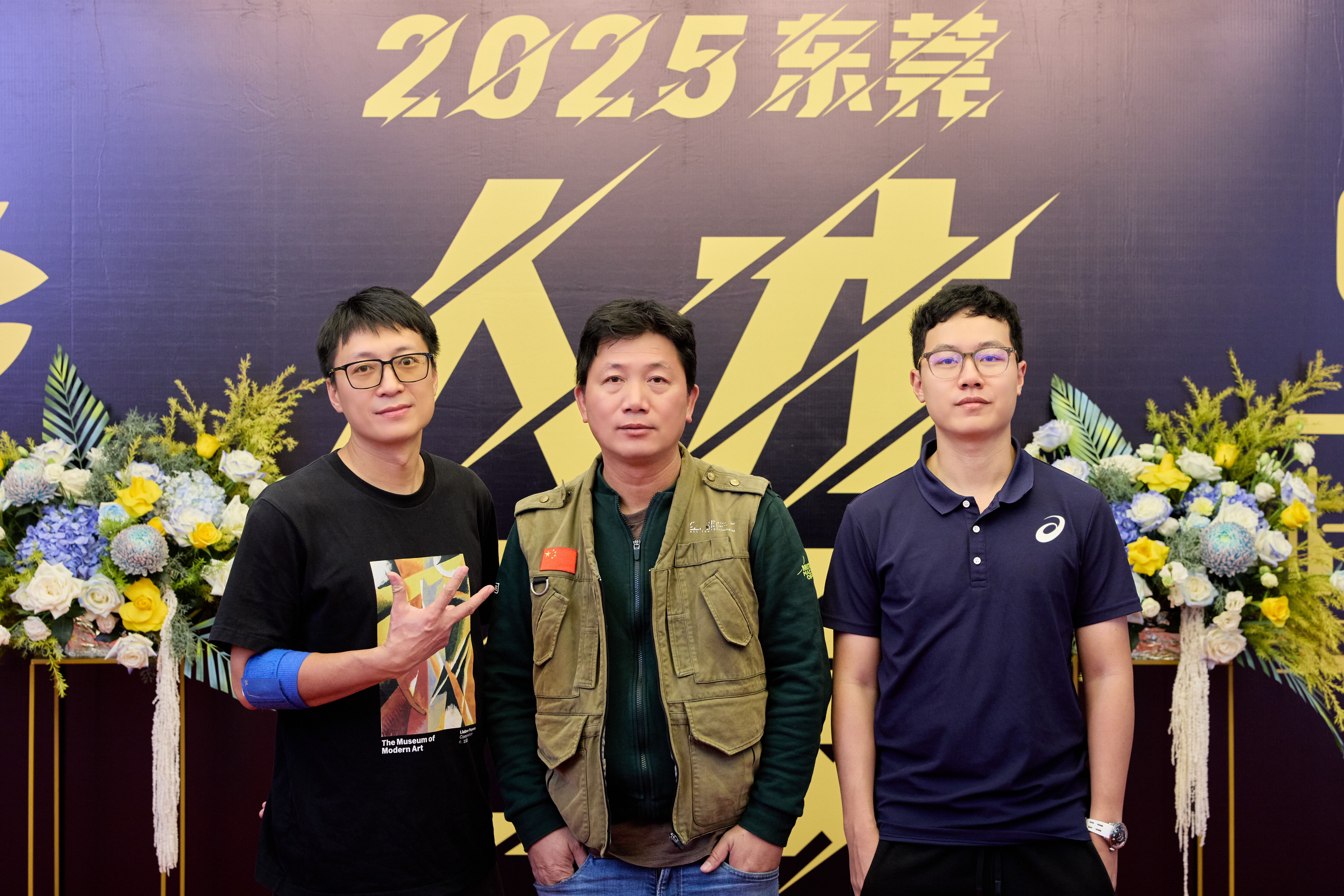 告别东莞告别松山湖科技网球精英赛，下周成都！拍拍澳网外卡赛！出镜（左起）：赵智荣