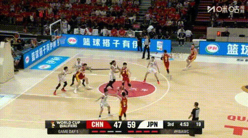 杨瀚森9分——亚洲第几中锋？
看看图1这上篮，完全抹过去了居然篮圈都没碰到，在美