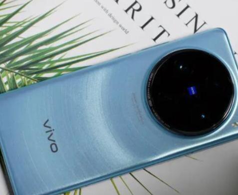 vivo X100 Pro首次采用vivo自研蓝海电池，容量高达等效5400mA
