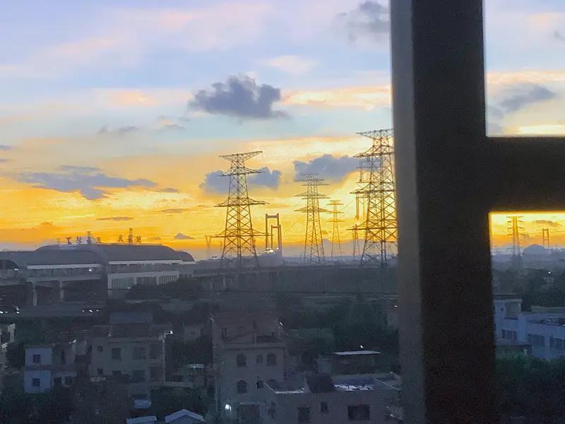 19岁正是青春正好的年纪，可晓晨却被查出结肠癌中晚期。原来半年前他就腹部隐痛，以