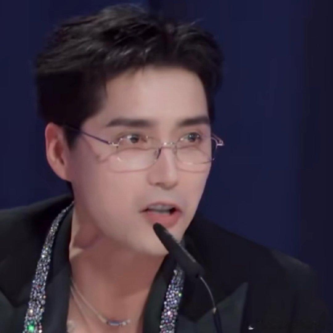 阿云嘎帮唱张卓尔谁懂追星人的快乐！能看到阿云嘎帮唱张卓尔，这波血赚声鸣远扬