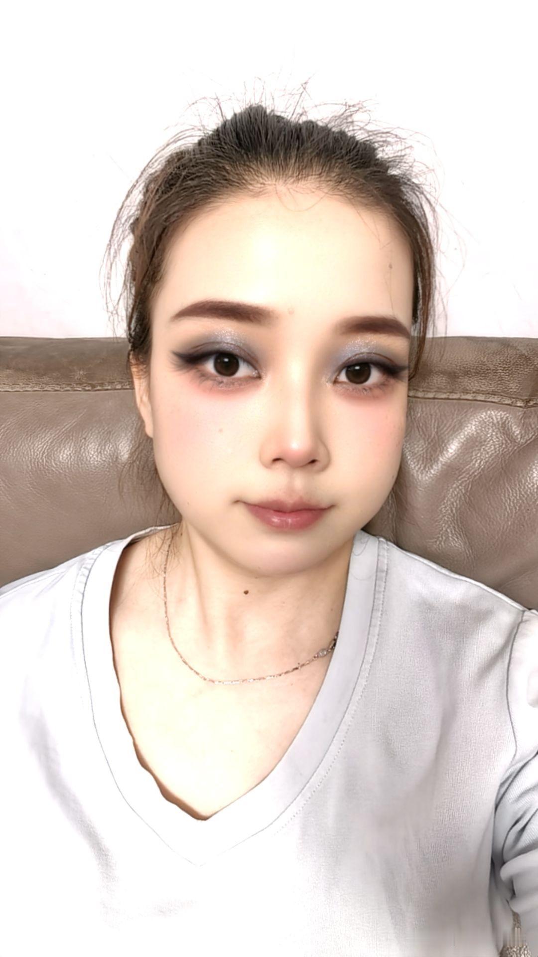 妆造是好看，就是头发少了点，怎么头发这么秃[捂脸]