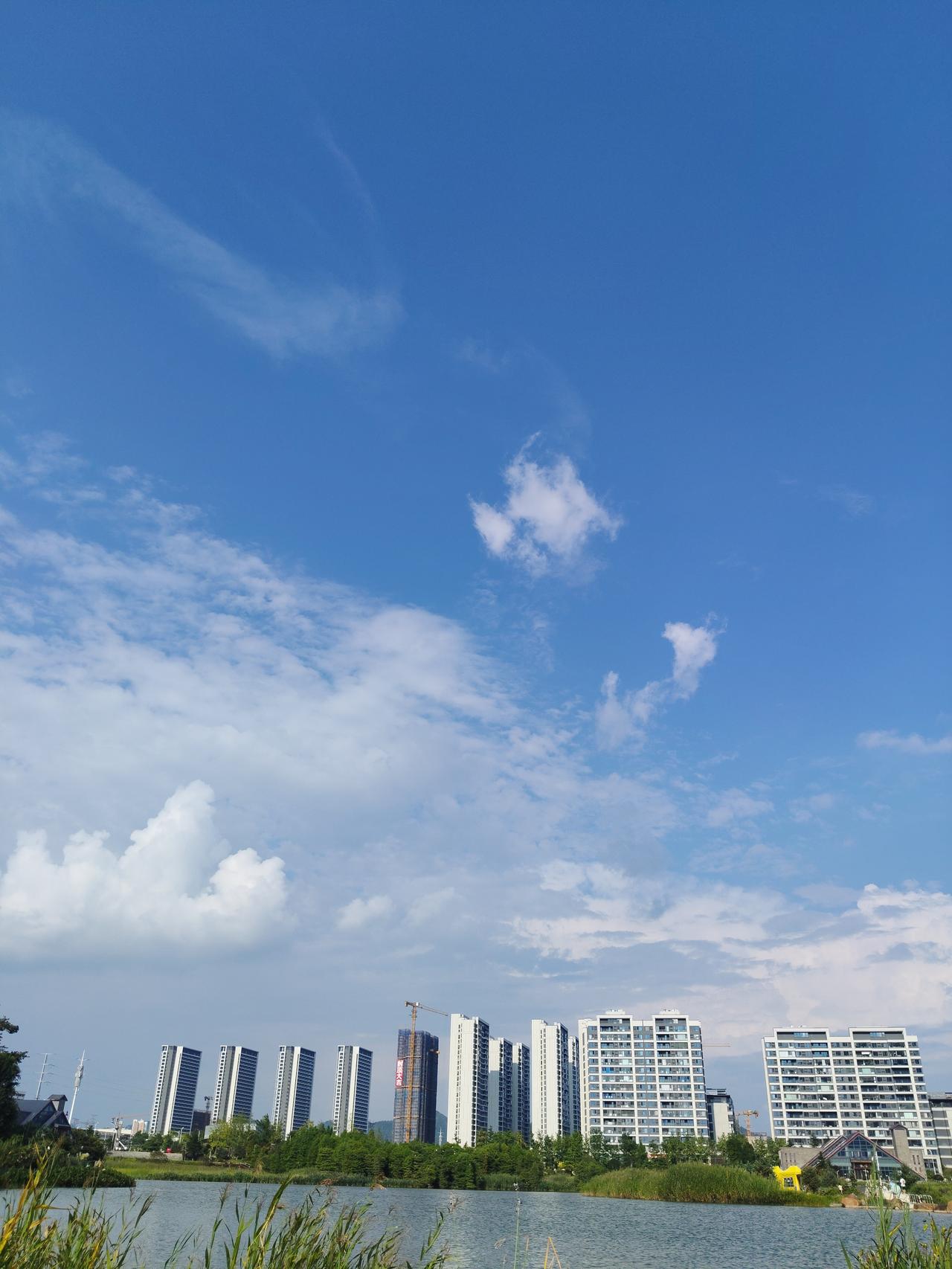 感觉A股愈发封闭了，如今市场里仅有存量资金在博弈，丝毫不见增量资金入场。
其一，