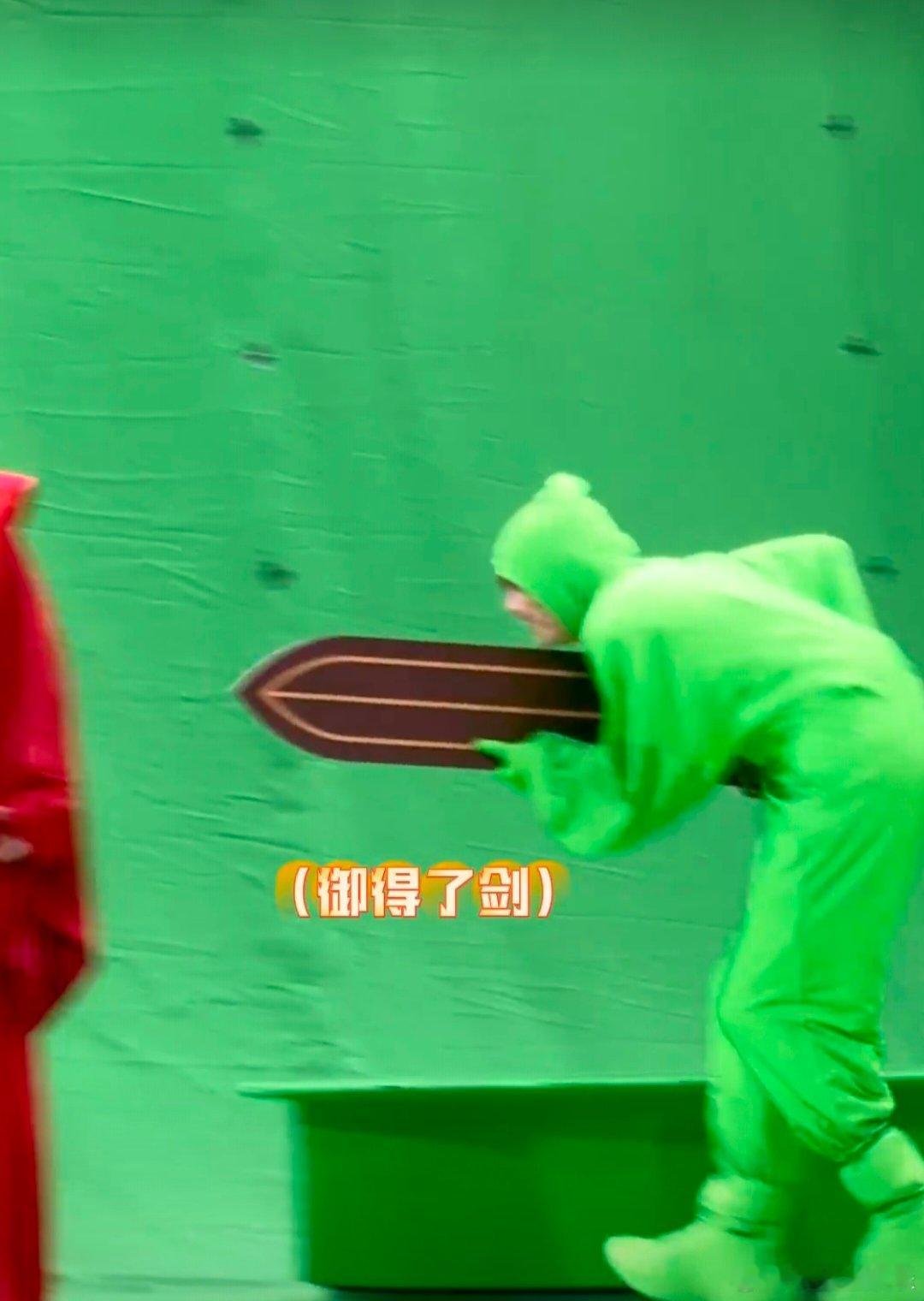 好六街不能没有小绿人你好星期六 好六街不能没有小绿人！变身小绿人，题词推车御剑样