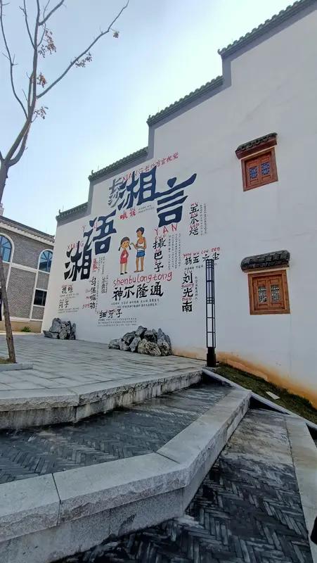 江西方言那可太有门道了！就说赣语，它是江西最具代表性的方言之一，像南昌话就属于赣