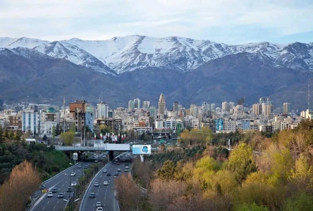 周三，伊朗旅游部宣布对33国免签：
俄罗斯、阿联酋、巴林、沙特、卡塔尔、科威特、