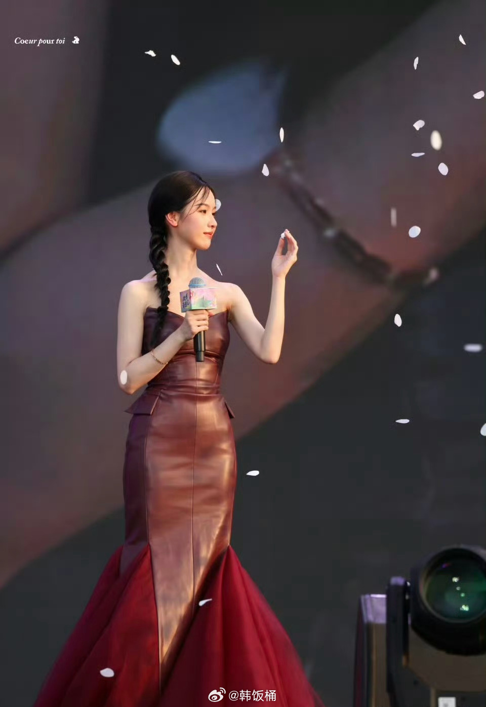 夕阳下的陈都灵神女、、 ​​​