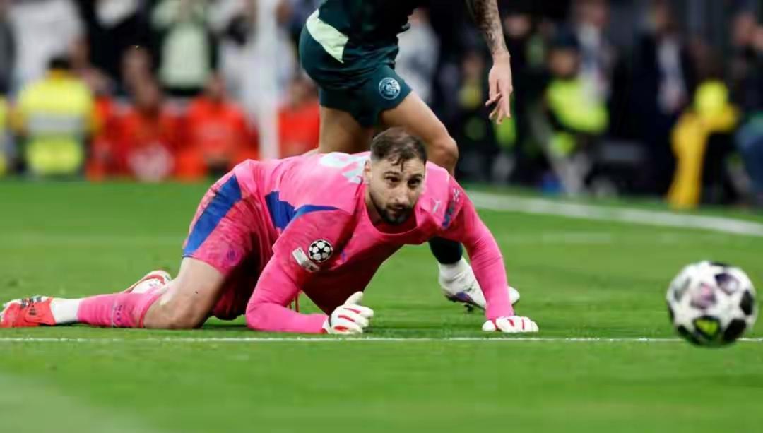 英超这也太惨啦[捂脸]
欧冠淘汰赛首轮首回合，英超六支球队4负（曼城0-3皇马、