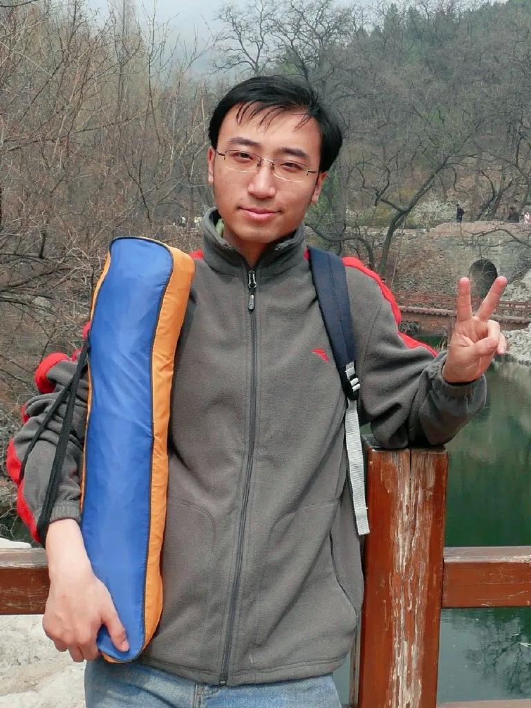 清华北大“双料学霸”李永乐在北京求职时，屡屡碰壁，外企不要他，世界500强也不要