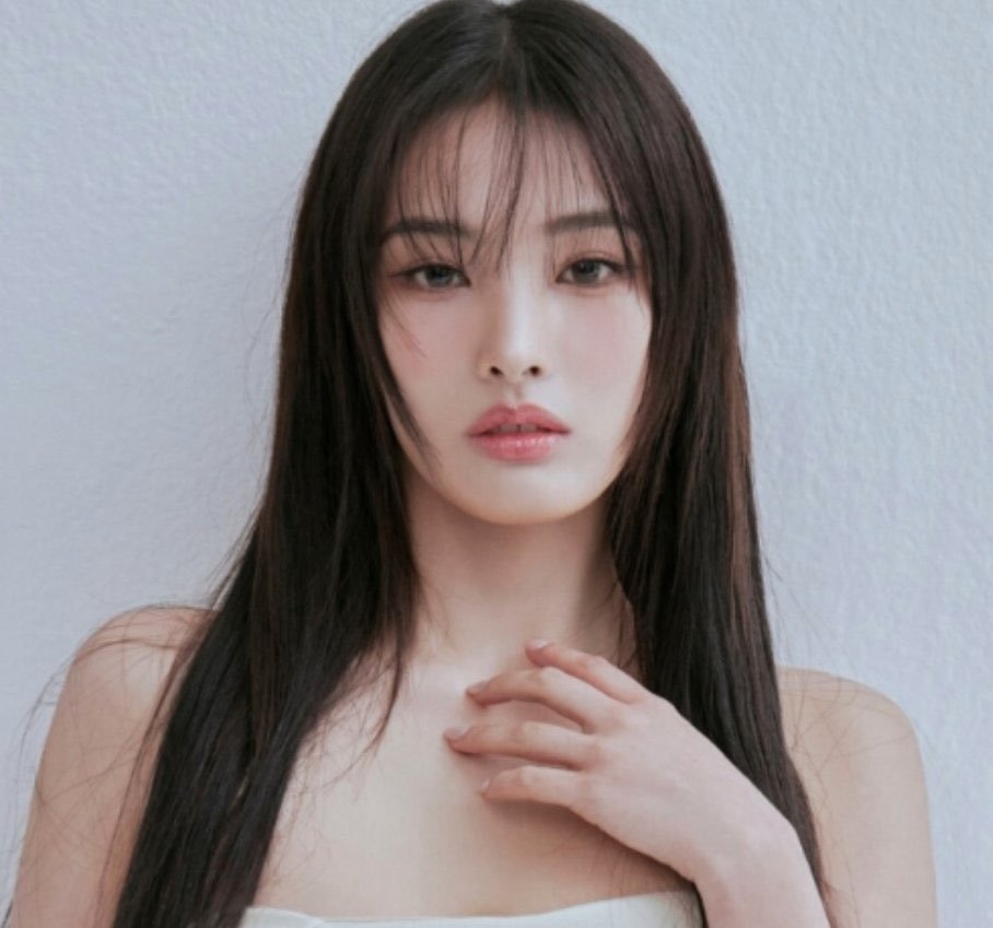 NMIXX前成员JINI预计以新女团OWIS成员出道，该女团将融入虚拟偶像元素 